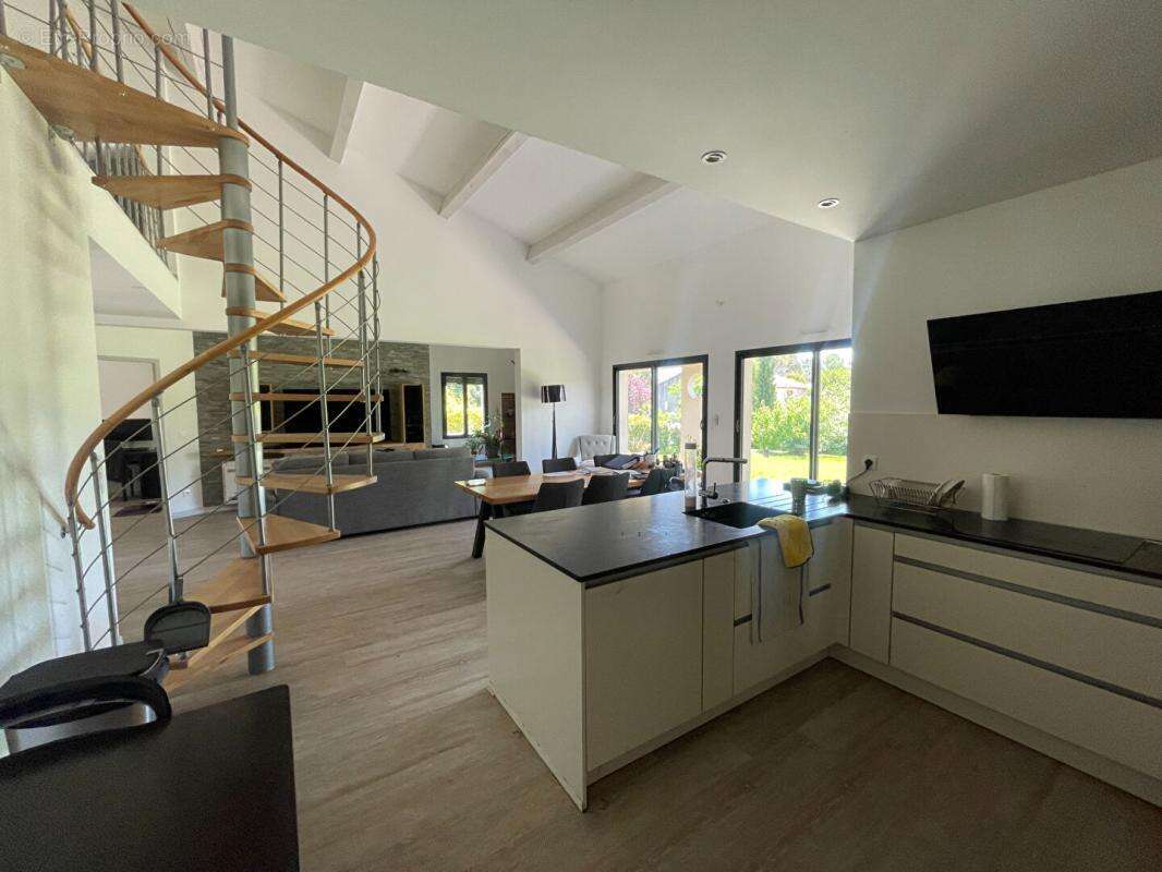 Villa contemporaine sur  Boisset Et Gaujac 6 pièce(s) 141 m2 possibilité 2 appartements sur terrain plat de 1482 m2 - photo 5