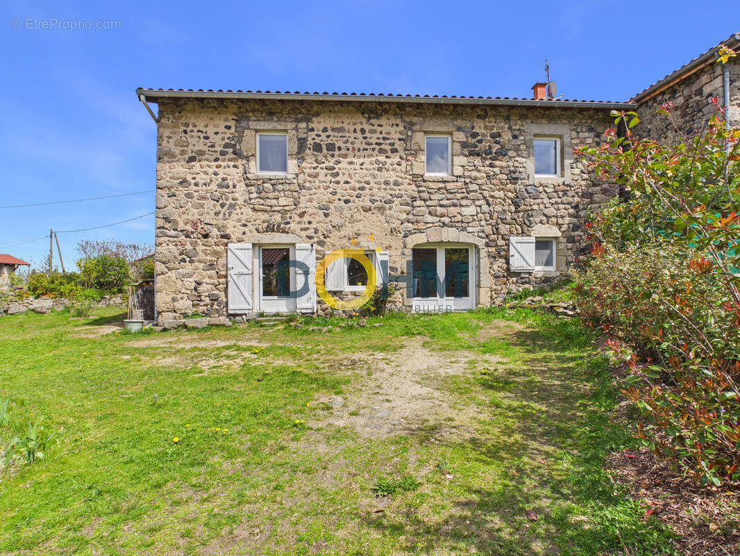 Maison à SAINT-PIERRE-DU-CHAMP