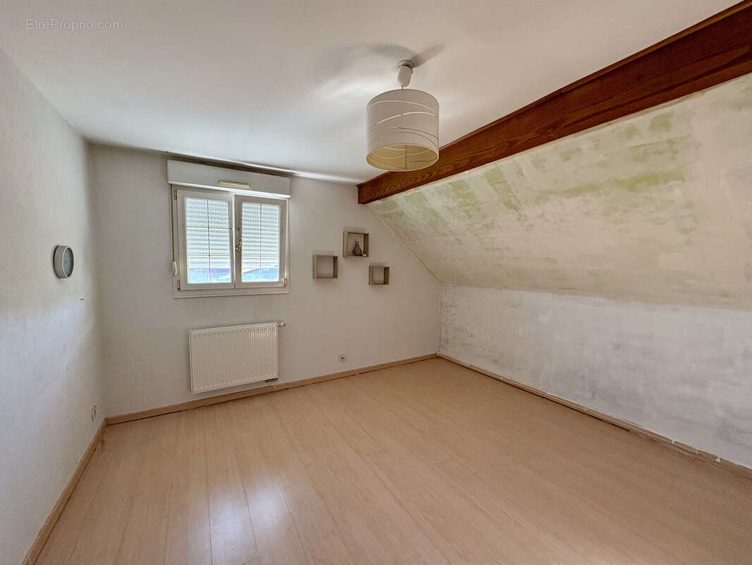 EN exclusivité:  Belle maison familiale avec piscine sur un terrain de 1 187 m2 - photo 7