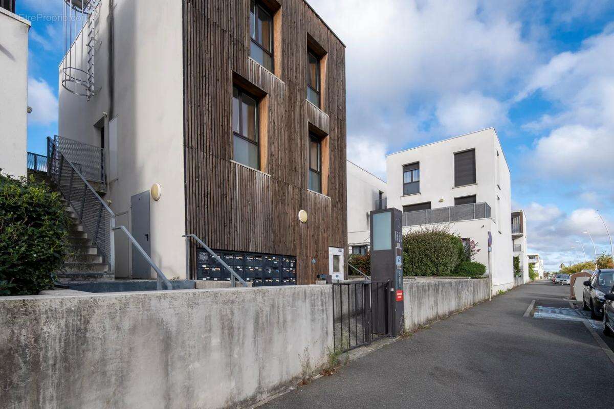 Appartement à BEAUZELLE