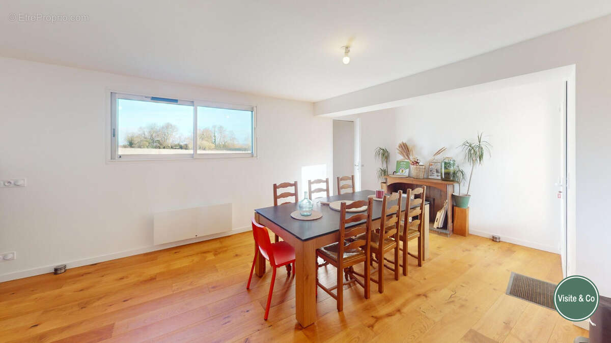 Maison à BREVILLE-LES-MONTS