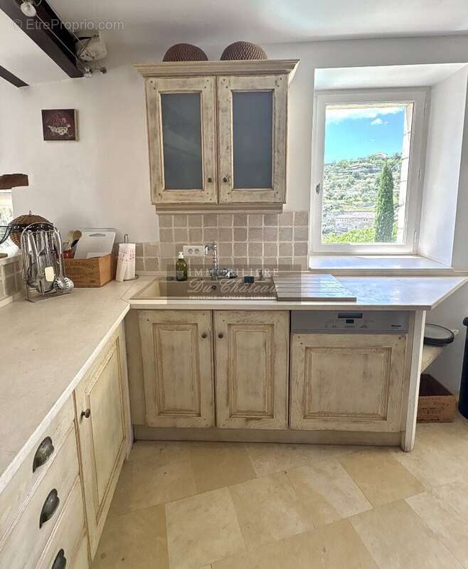 Gordes - Superbe Maison de village au calme avec vue panoramique, d'une superficie de 145 m², comprenant une piscine. - photo 11