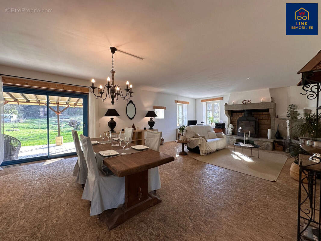 SALON/SEJOUR - Maison à CRUPIES