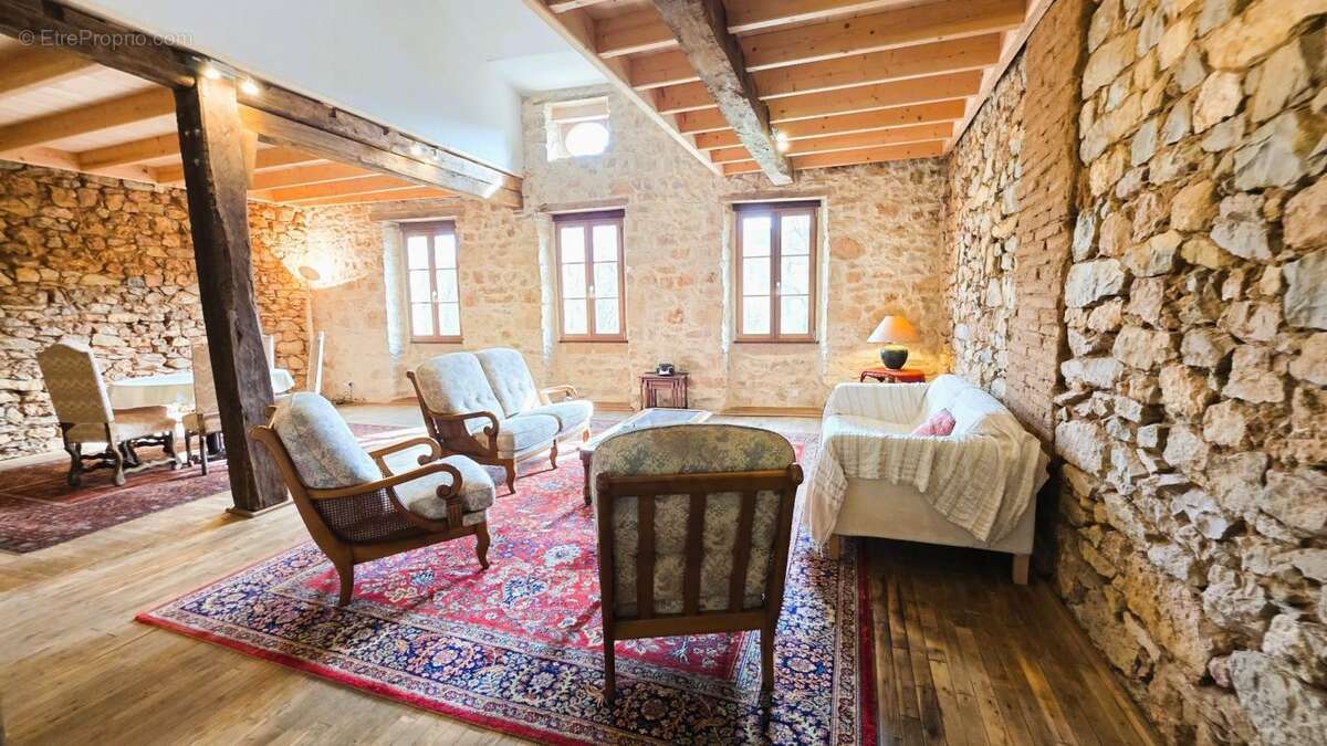 Maison à LARROQUE