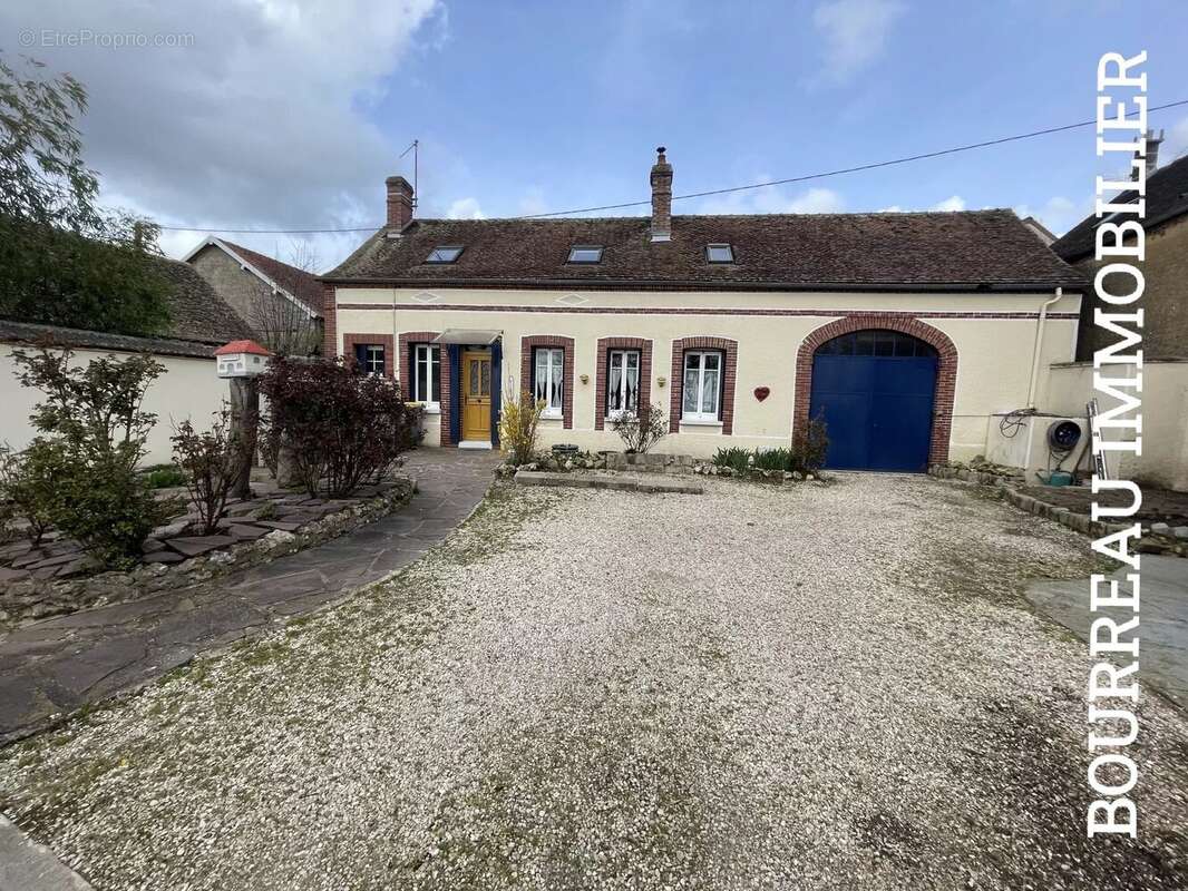Maison à VILLENEUVE-SUR-YONNE