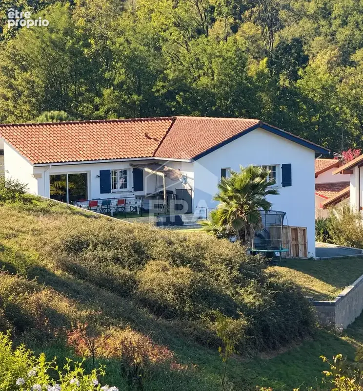 Cambo-Les-Bains - Vente Maison - grand sous-sol et piscine - photo 14