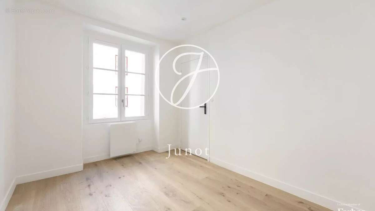 Appartement à PARIS-3E