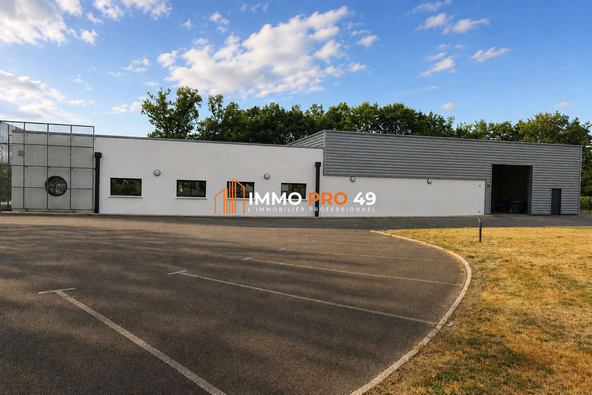 Commerce 767 m² à Haute-Goulaine  - photo 2