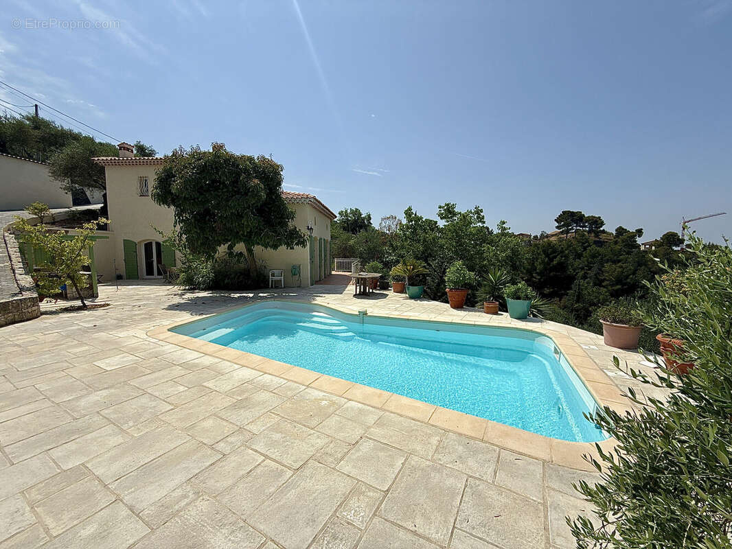 Photo 2 - Maison à CASTAGNIERS