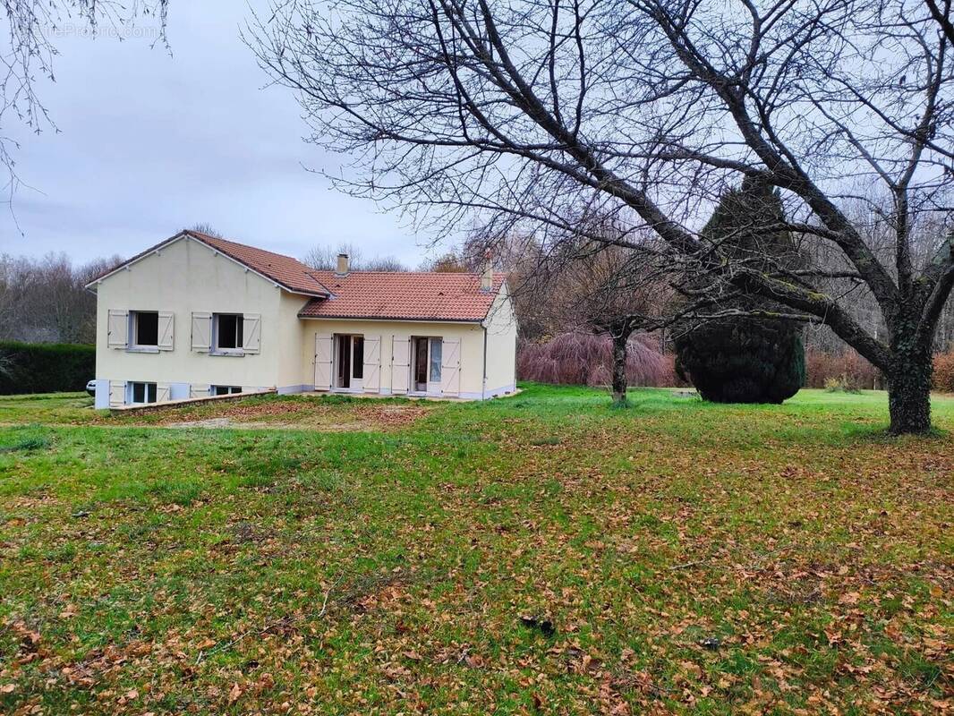 Maison à LA CHAPELLE-MONTBRANDEIX