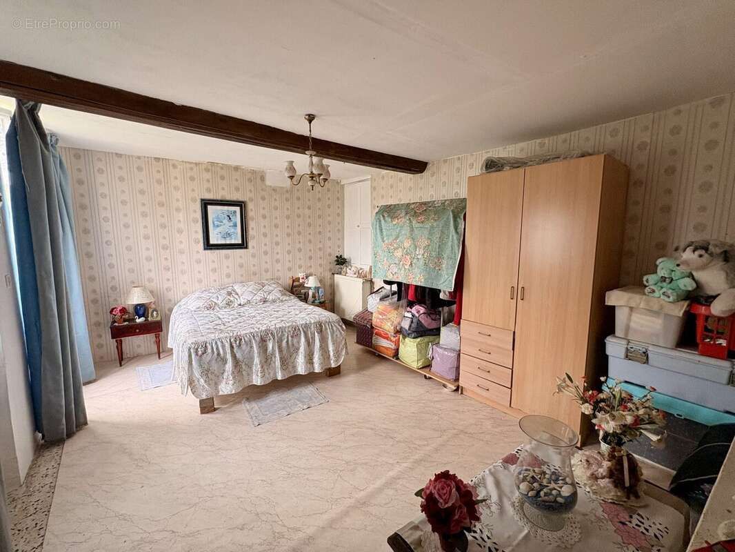 Maison à LES BORDES
