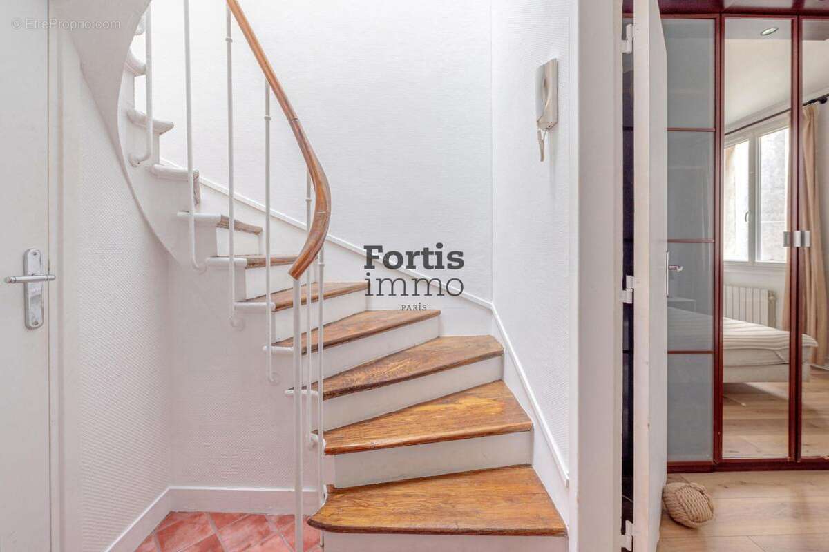 Appartement à PARIS-16E