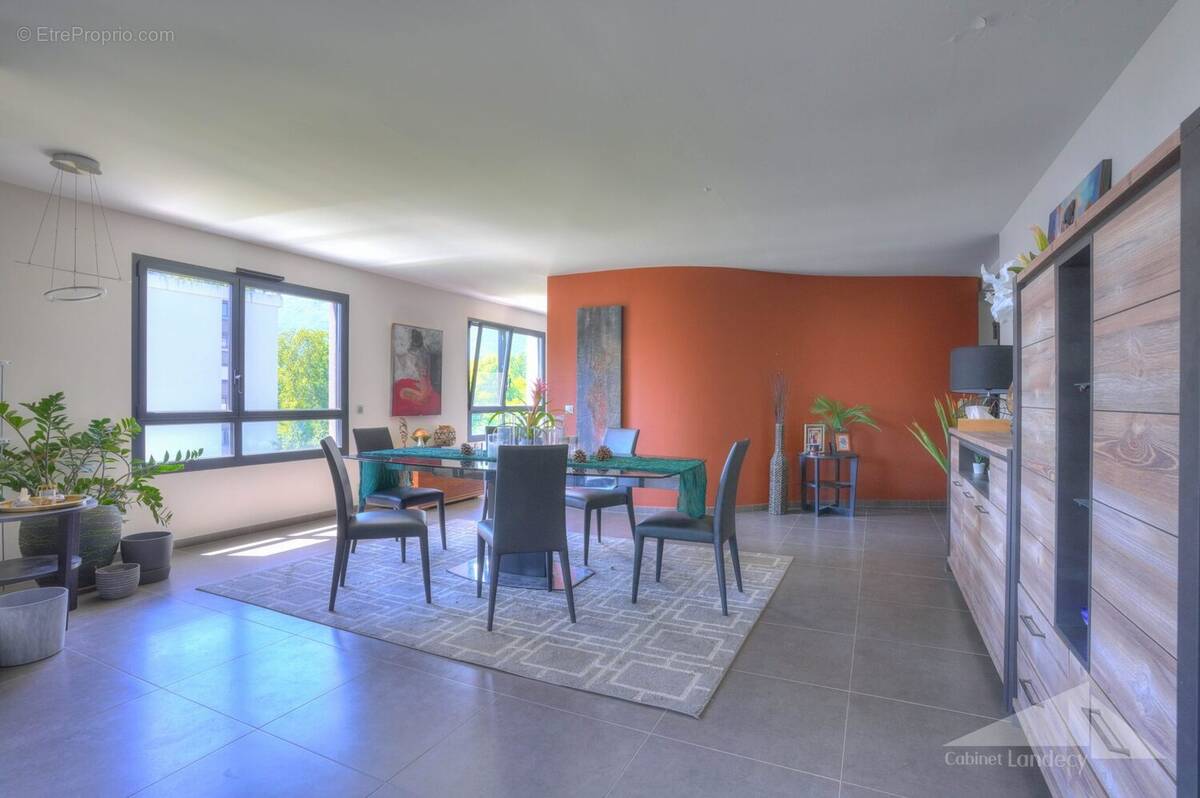 Appartement à SAINT-GENIS-POUILLY