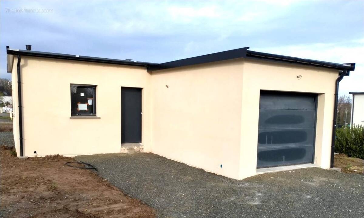 Maison à CORAY