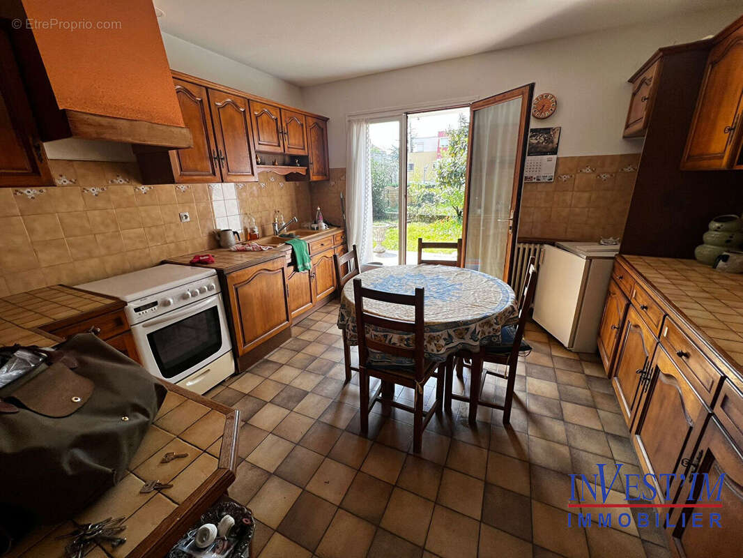 Appartement à PIERRE-BENITE