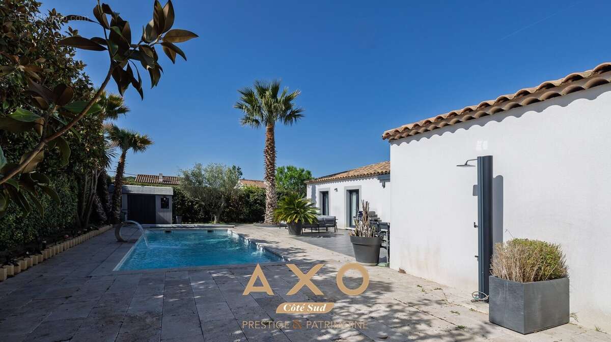 Ventabren  maison  plain pied  137 m²  t5  piscine  terrain 945 m²  877 000  - photo 19