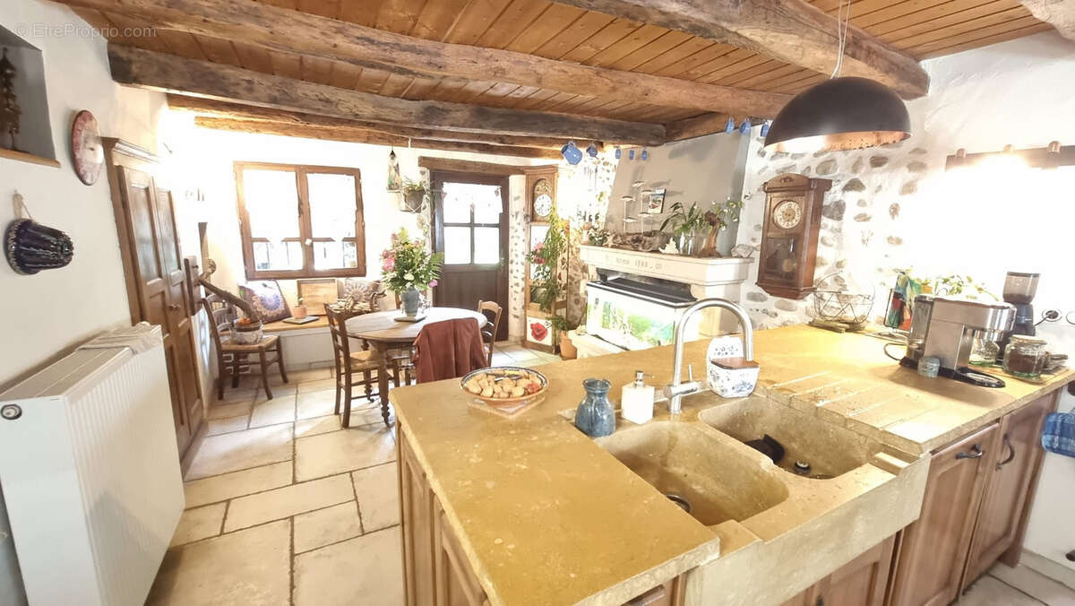 Maison à COISE-SAINT-JEAN-PIED-GAUTHIER