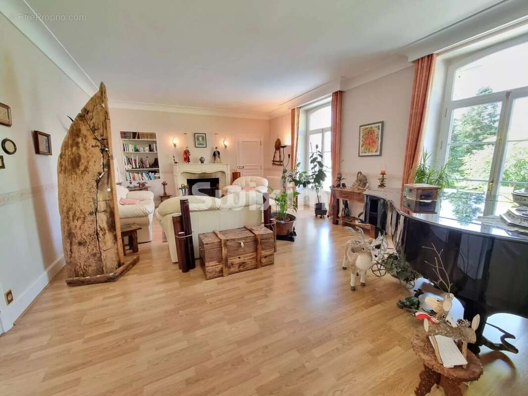 Maison à VARENNES-VAUZELLES