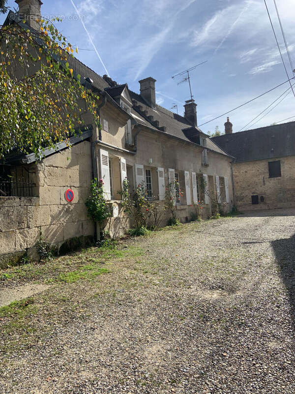 Maison à VIEUX-MOULIN