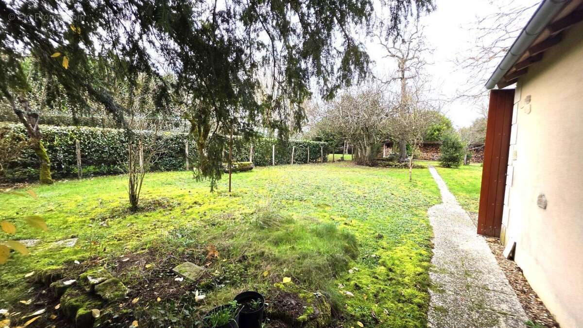 Maison à MEZIERES-EN-BRENNE