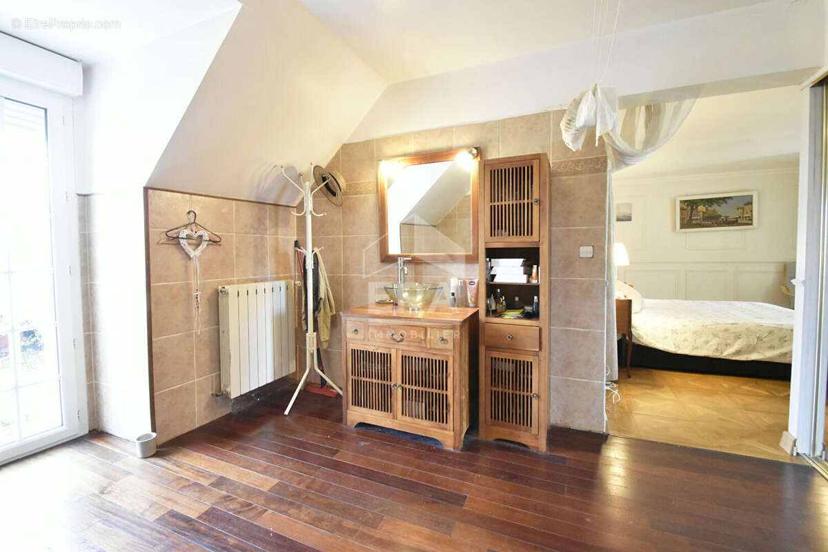 Maison à NEAUPHLE-LE-CHATEAU