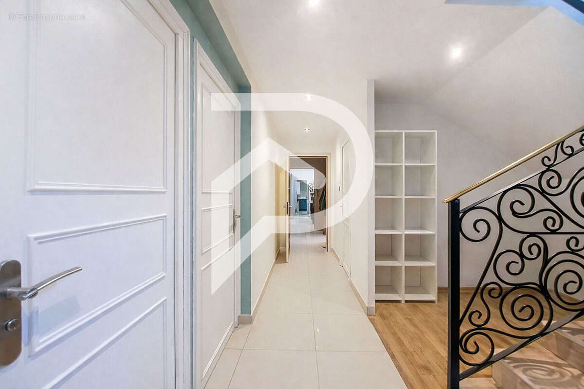 Maison à MONTELIMAR