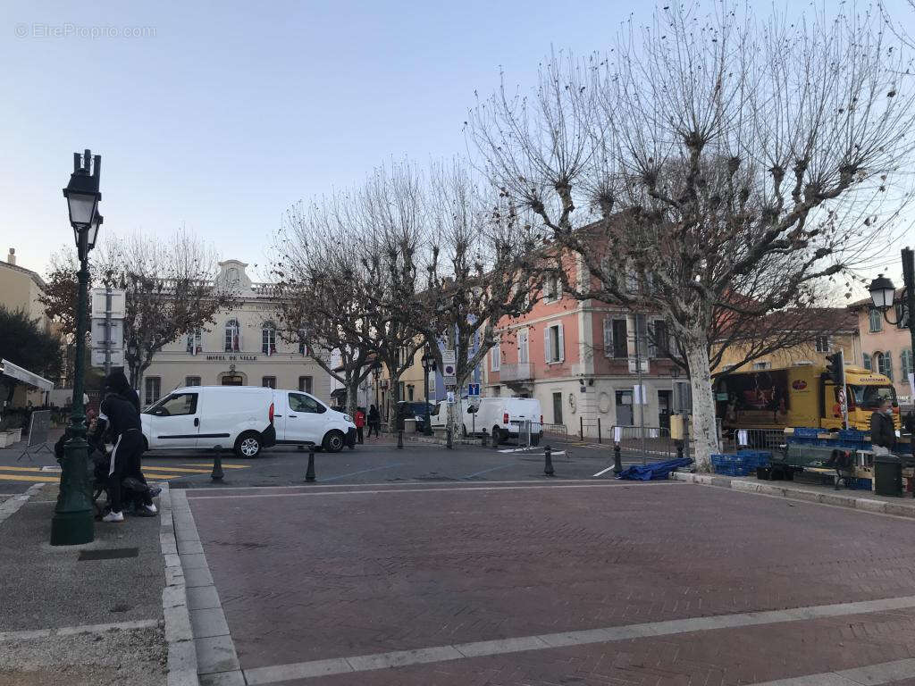 Commerce à MOUANS-SARTOUX