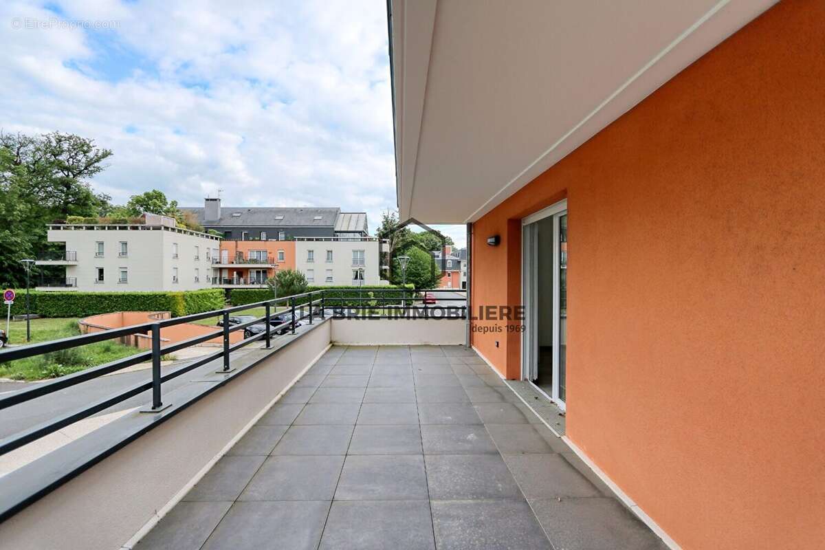 Appartement 4 pièces 70 m² à vendre à Emerainville (77184) - photo 4