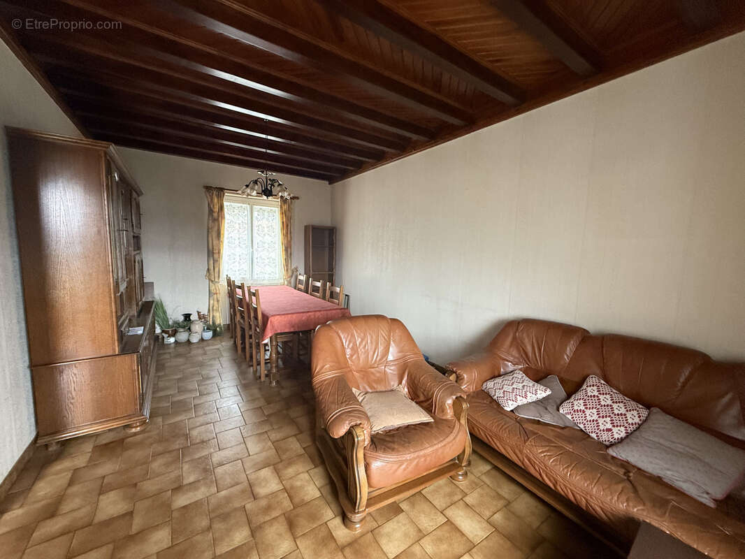 Maison à SAINT-GENEST-LERPT