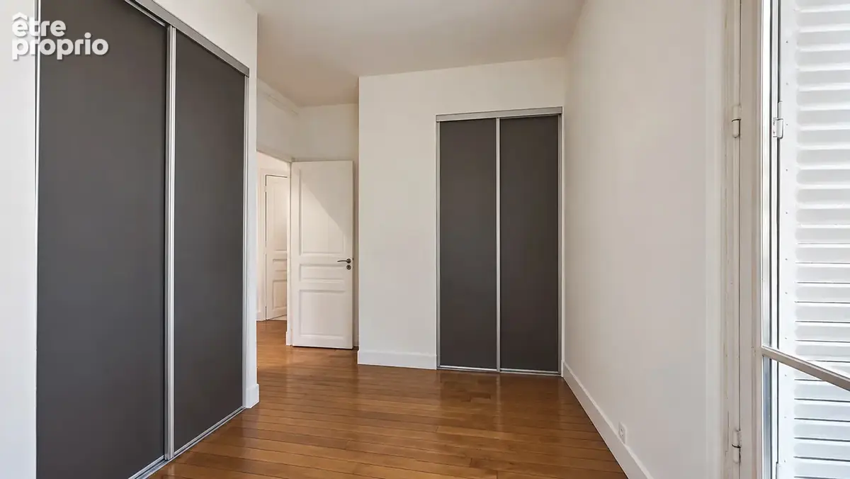 Appartement de charme : 2 chambres + potentiel bureau / chambre d’enfant avec balcon - photo 3