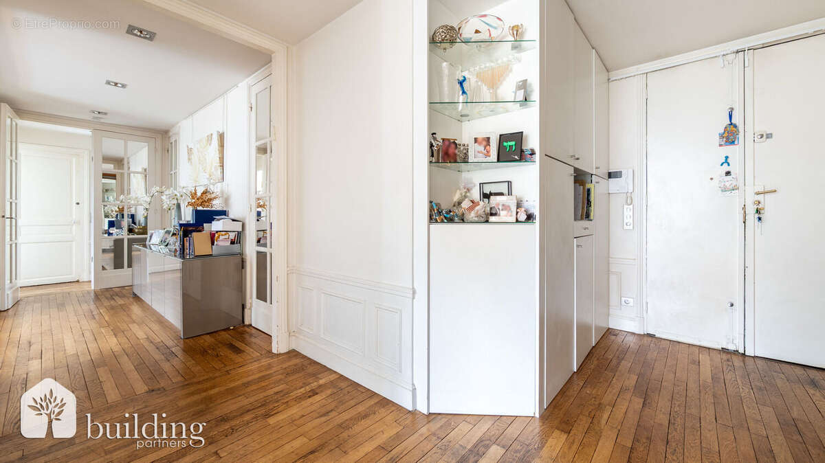 Appartement à PARIS-16E