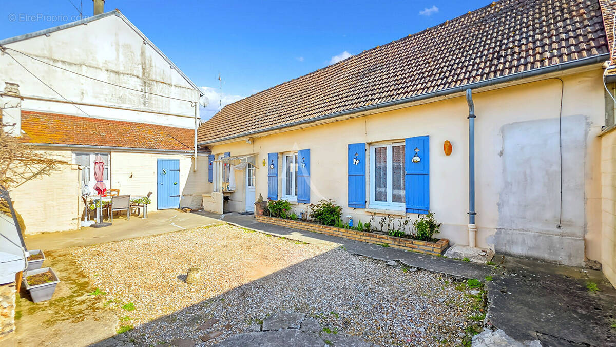 Maison à BEZU-SAINT-ELOI