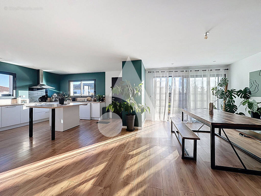 Maison à LESCURE-D'ALBIGEOIS