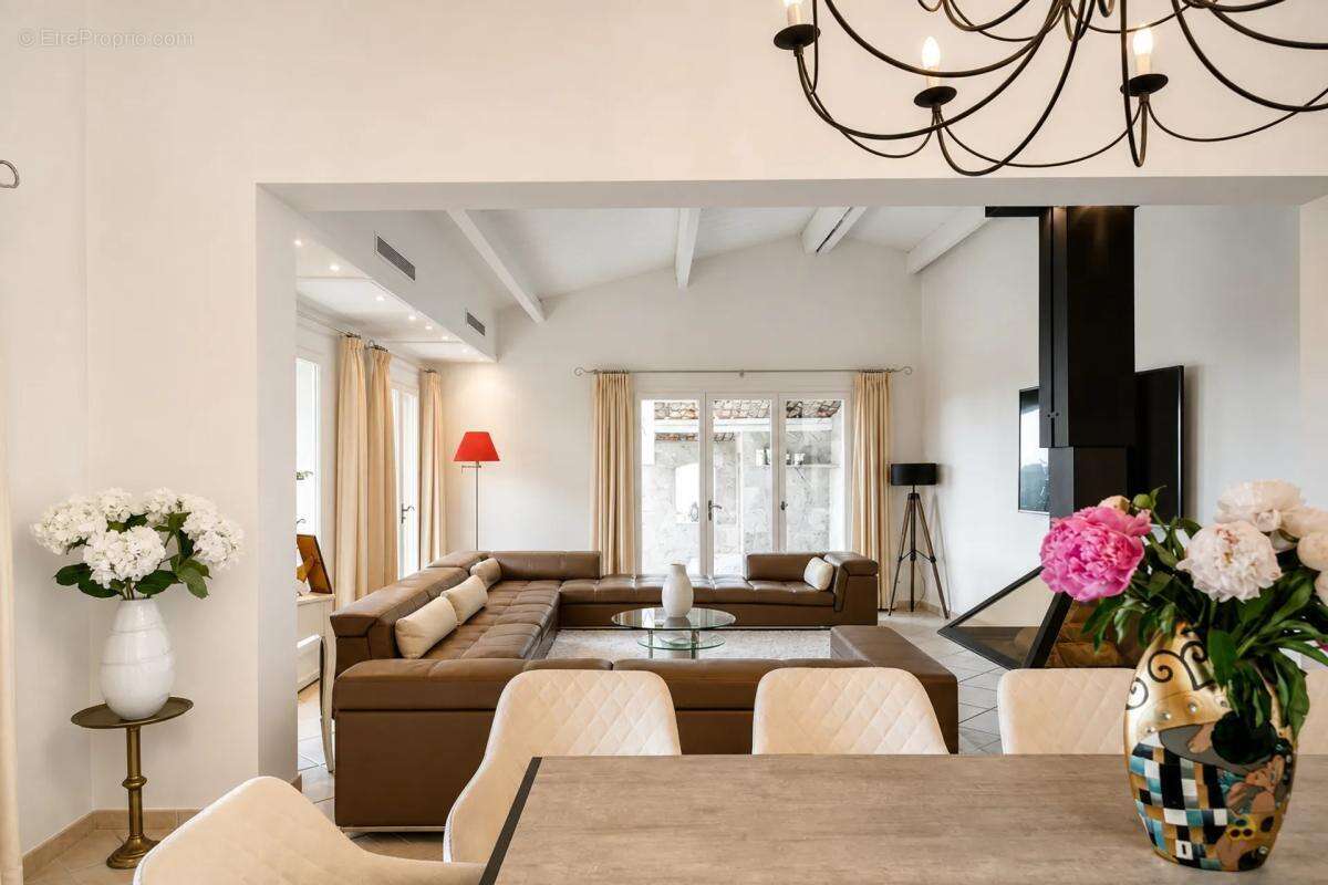 Maison de 6 pièces de 256 m² à Le Bar-sur-Loup - photo 44