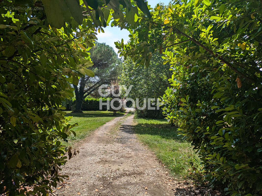 Maison à LAROQUE-DES-ARCS