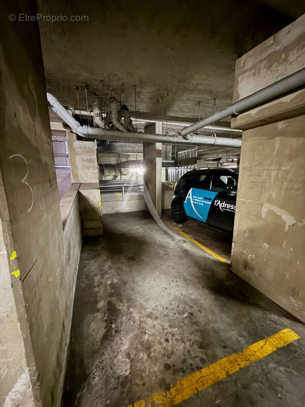 Parking à PARIS-12E