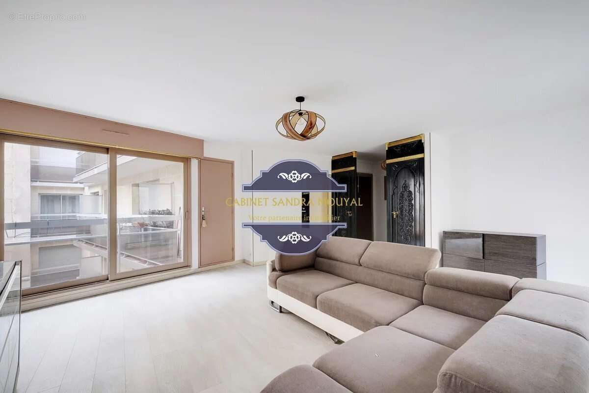 Appartement à PARIS-15E