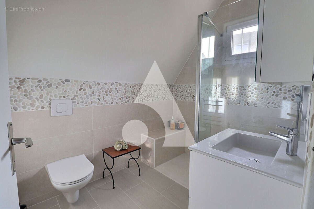 Maison à MERY-SUR-OISE