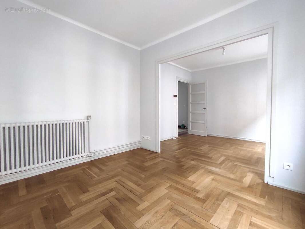   - Appartement à LYON-7E