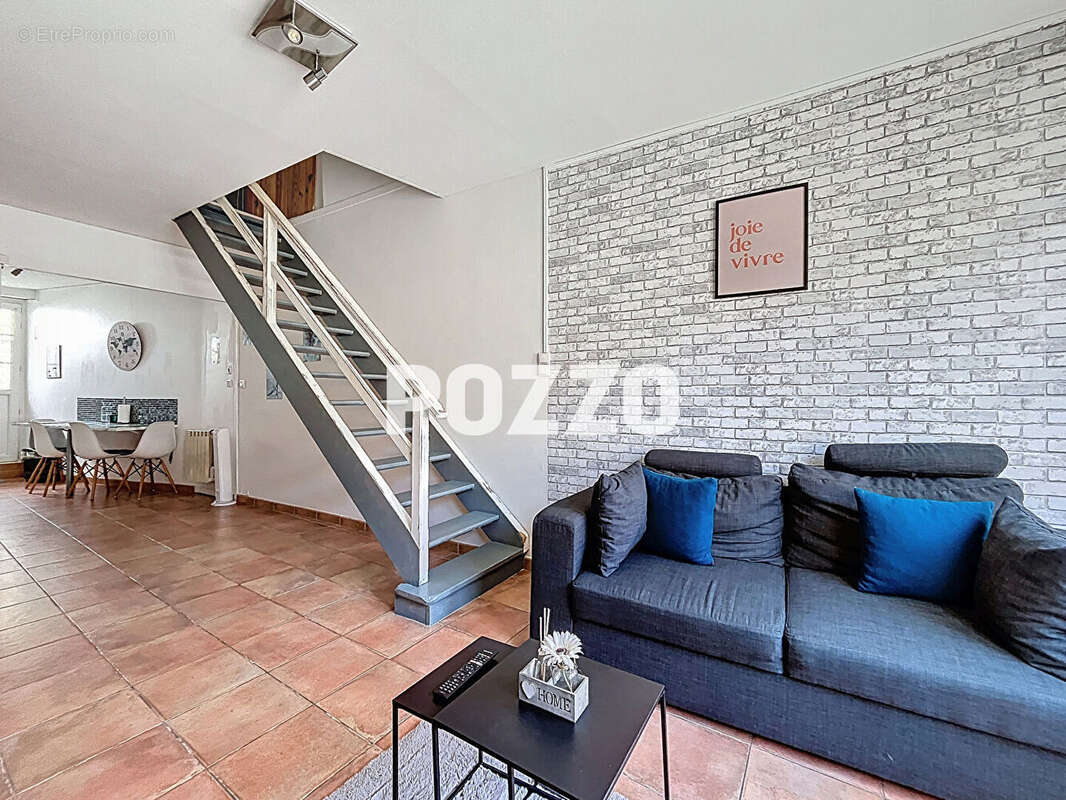 Maison 6 pièces à Genêts : 3 logements communicants avec beau potentiel locatif - photo 9