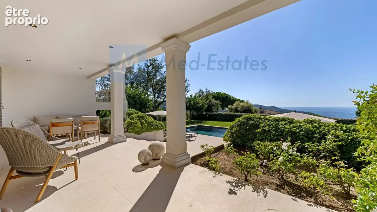 La Croix-Valmer  Villa avec une belle vue mer et de vastes espaces de vie - photo 4