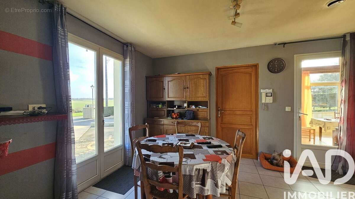 Maison 124 m² à Taize-Aizie  - photo 5
