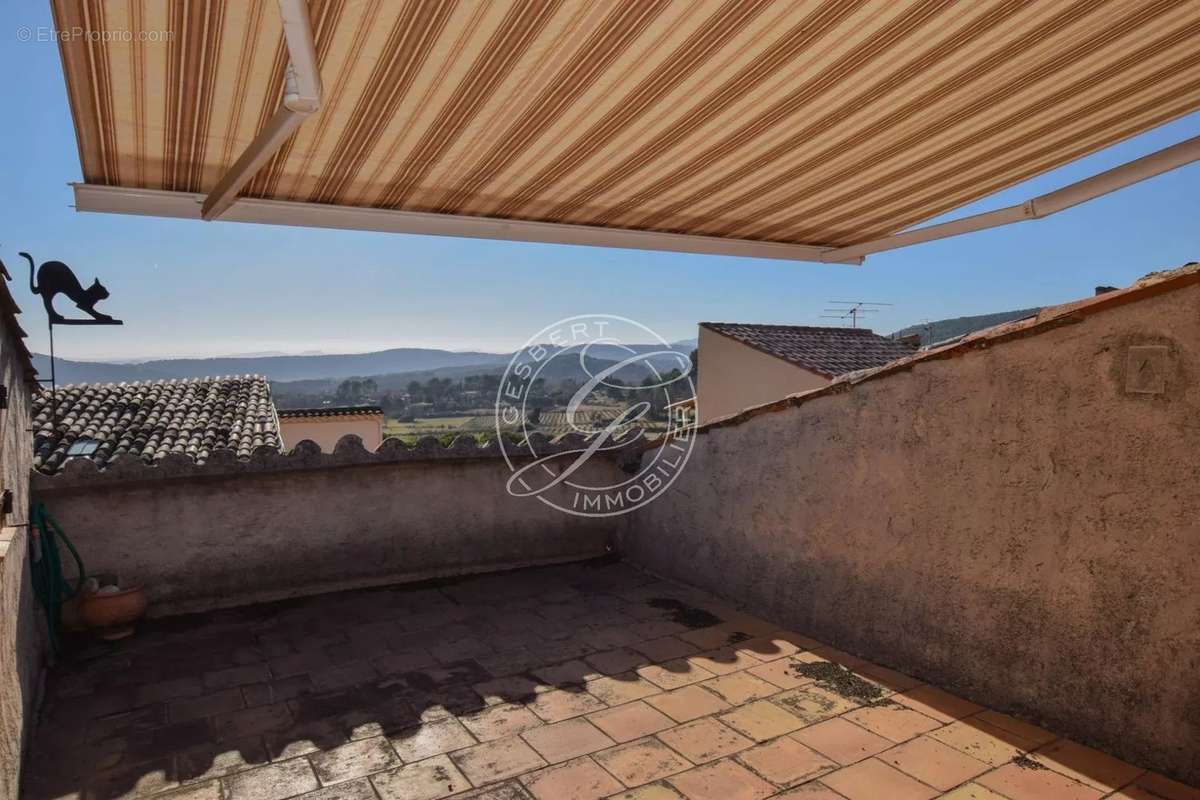 Appartement à VILLECROZE