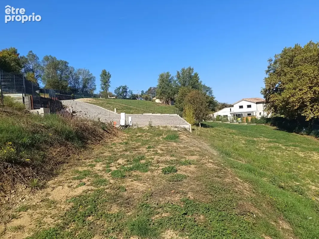 Terrain constructible de 1000 m2 à Aureville - photo 3
