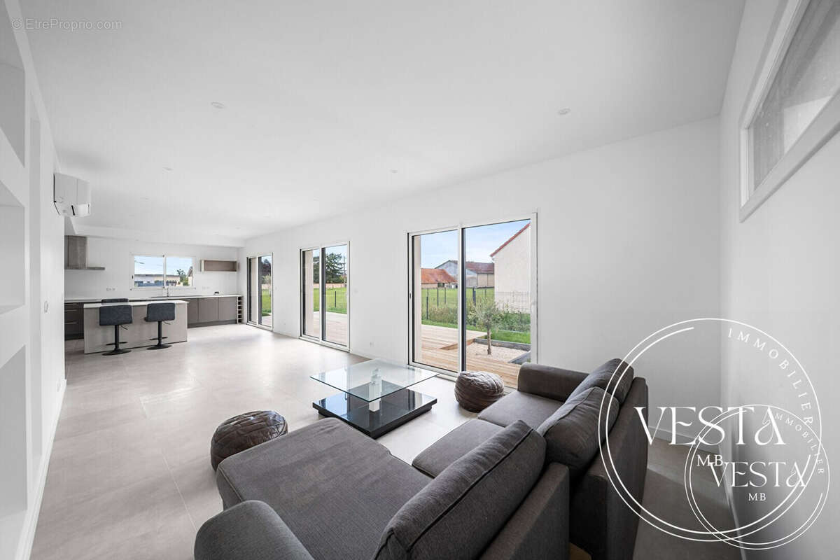 Maison 127 m² à Collonges-Les-Premieres  - photo 4