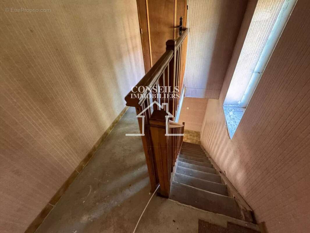 Maison à VILLENEUVE-SUR-YONNE