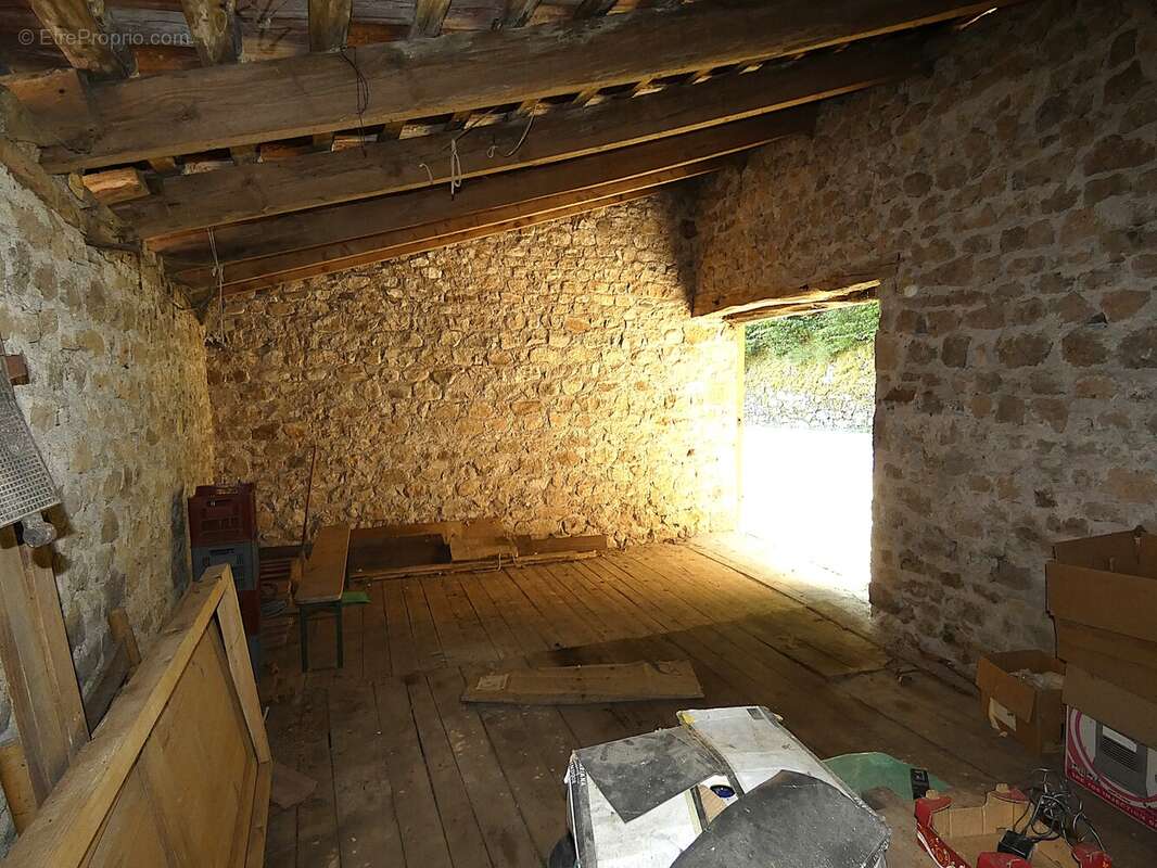 Maison en pierre avec dépendances d'environ 215 m² DORNAS (07) - photo 19