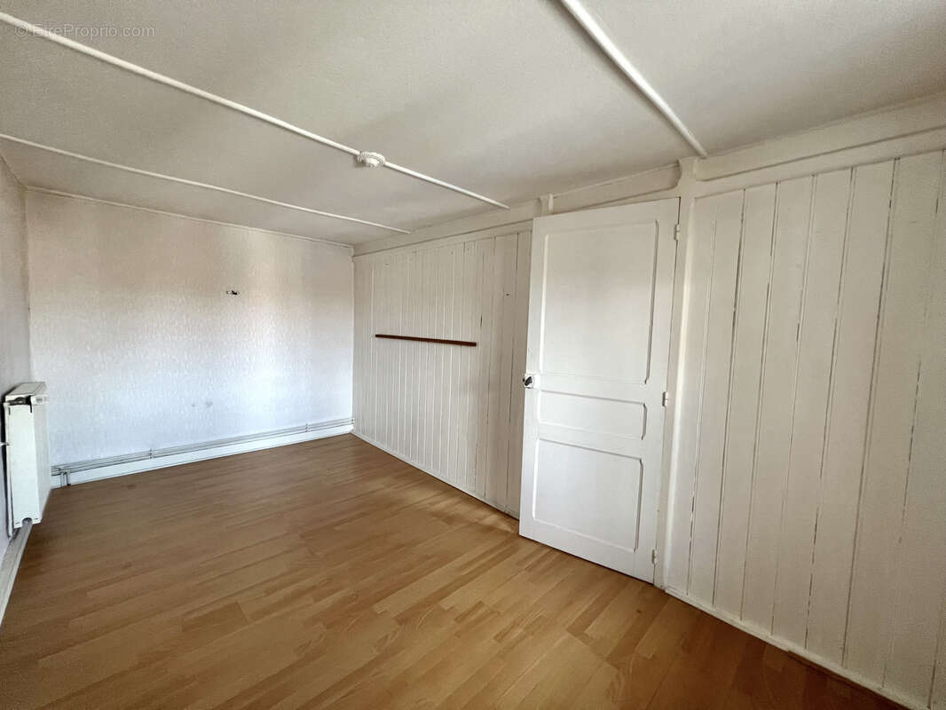 Maison à MARCILLY-LE-CHATEL