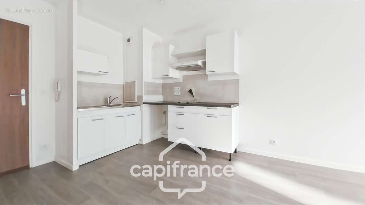 Pontault-Combault-Appartement 2 pièces-Très bon état- Résidence de 2017-Jardin-terrasse-Parking-lumineux-Bien agencé - photo 6