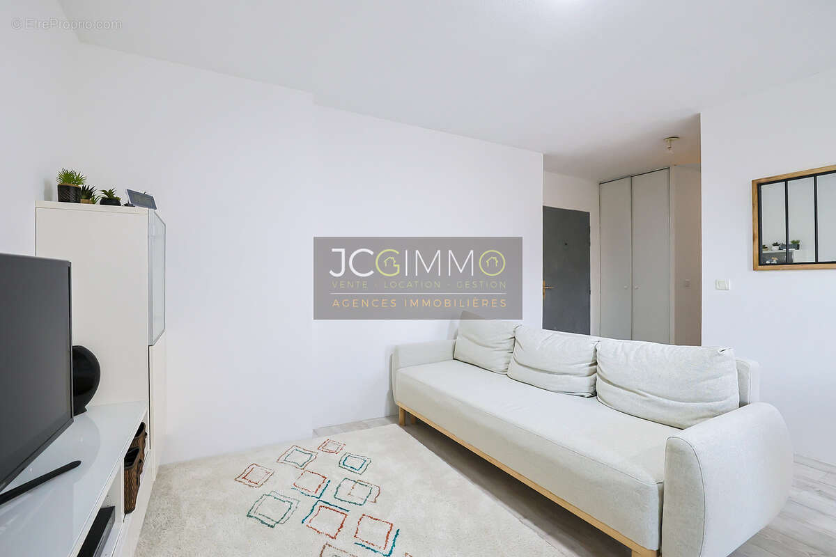 Appartement T3 rénové de 57m2 - Garage en sous-sol - Hyères - photo 5